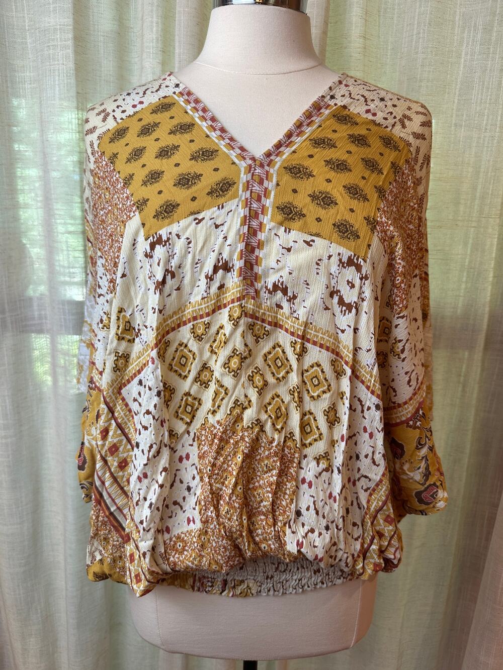 Easel Boho Patchwork Print V-Neck Blouse Top Elastic Hem Dolman Sleeve L NWT